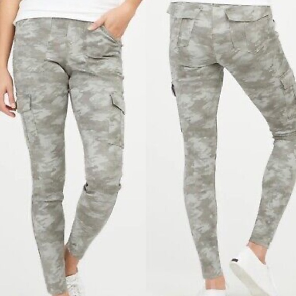 NWT SPANX Camo Cargo Skinny Jeans Jeggings - Picture 1 of 9